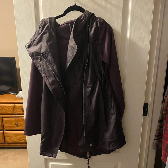 Beautiful purple spring coat - Picture 2 of 3